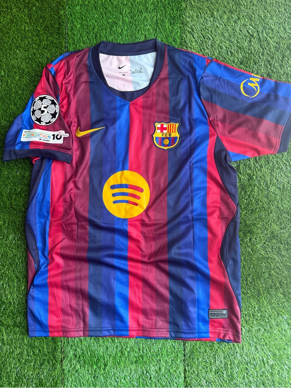 Lamine Yamal Barcelona jersey - Picture 2 of 3
